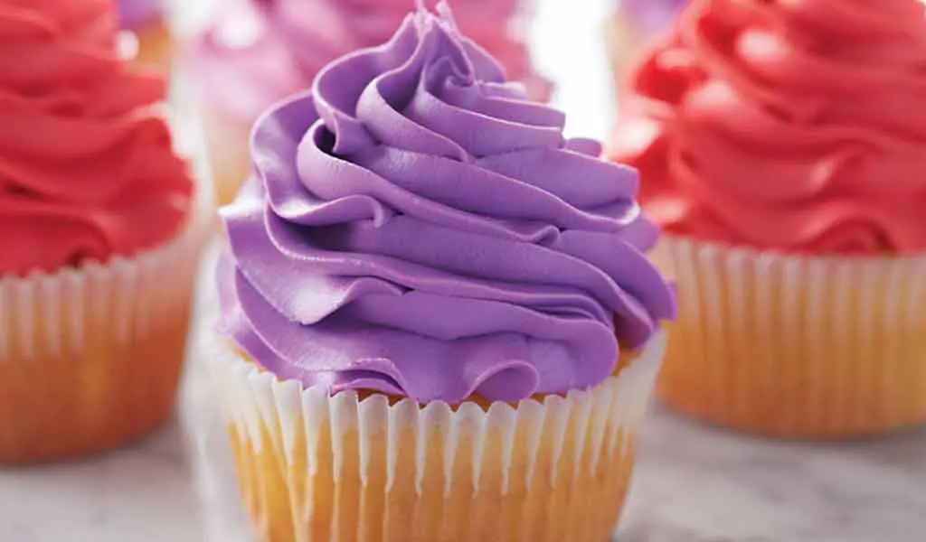 Read more about the article How to Pipe a Cupcake Swirl.